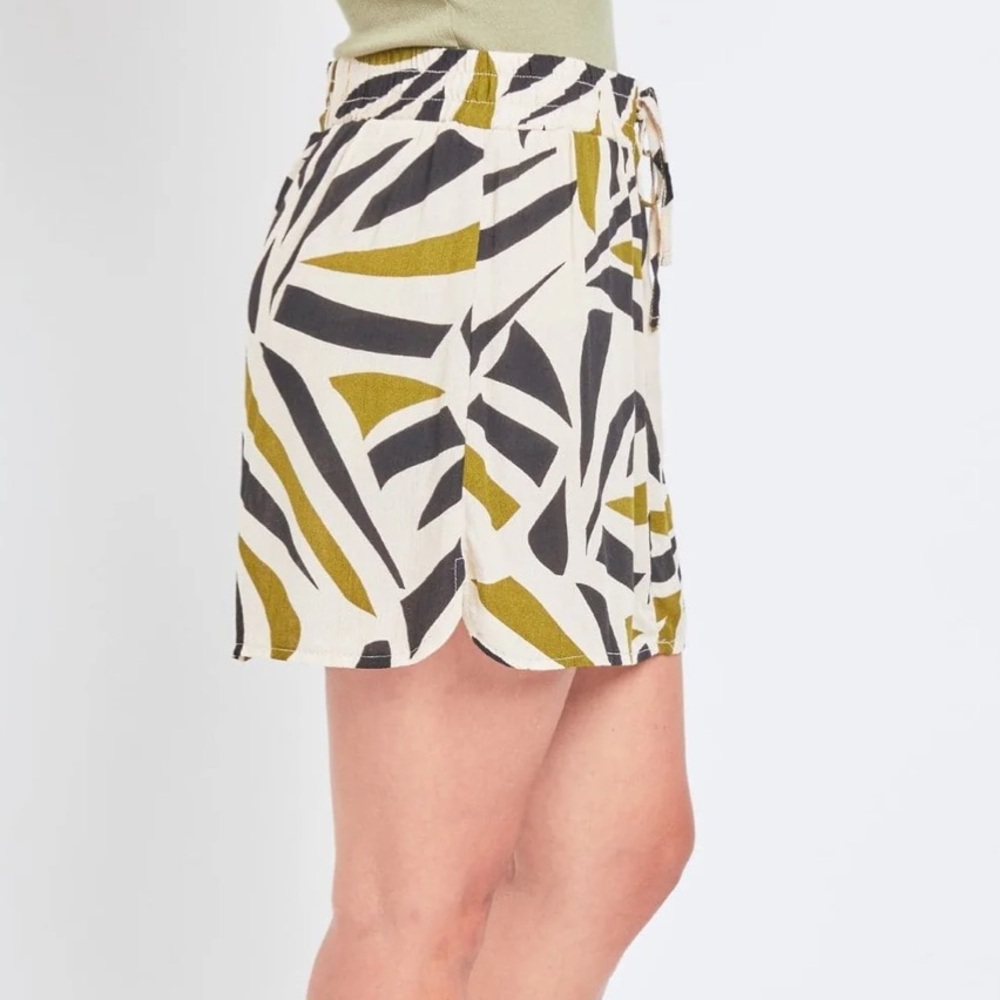 ROYALTY FOR ME Women’s Dolphin Rayon Knit Abstract High Rise Pull On Skort NWOT - Picture 3 of 12